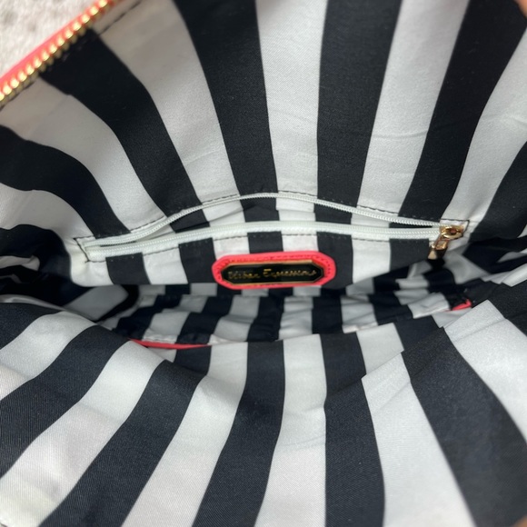 Large Coral Clutch w/Removable Chain - Picture 4 of 7